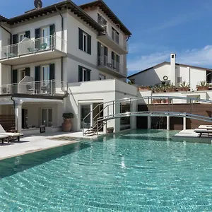 https://villa-martini-castiglioncello.it-tuscanyhotel.com